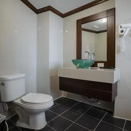 Club Bamboo Boutique Patong Beach Resort Экстерьер фото