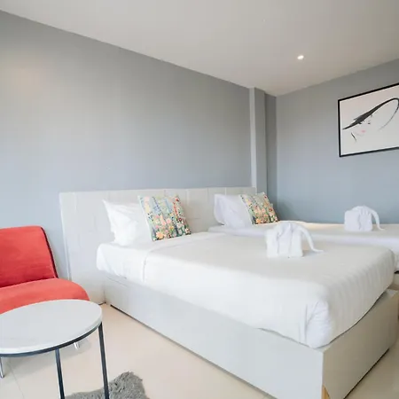 Club Bamboo Boutique Patong Beach Resort Экстерьер фото